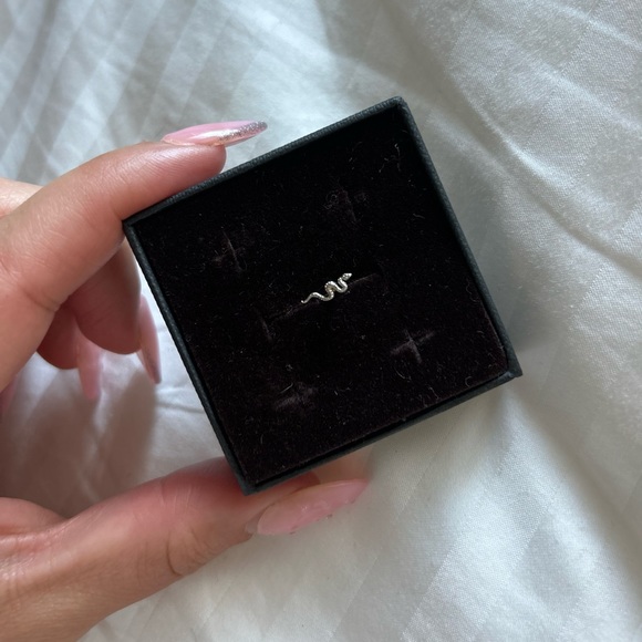 [PRE-LOVED] Beatti silver piercing stud round back - Picture 1 of 5